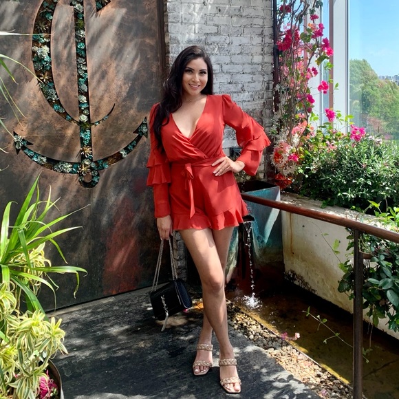 MEET YOUR SELLER💕 - Picture 2 of 8